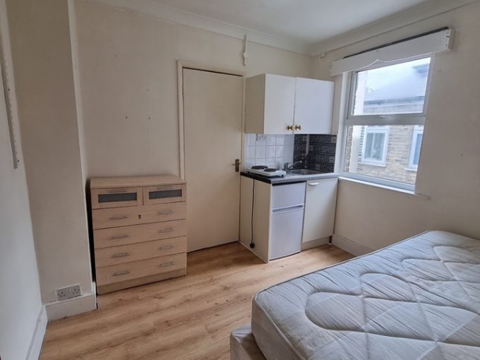 Studio 1, High Road, N22 8HH