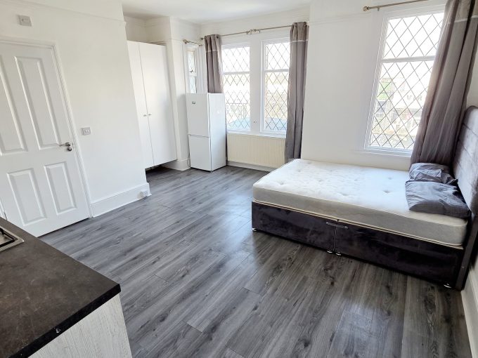 1BED STUDIO FLAT, CHINGFORD, E46AG