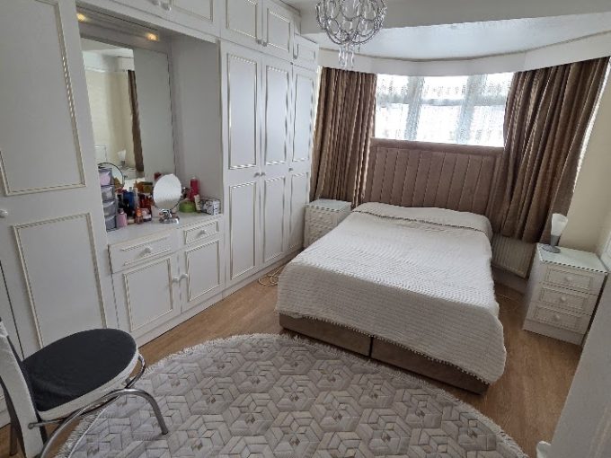 3BED, Selhurst RD, N9  9DB